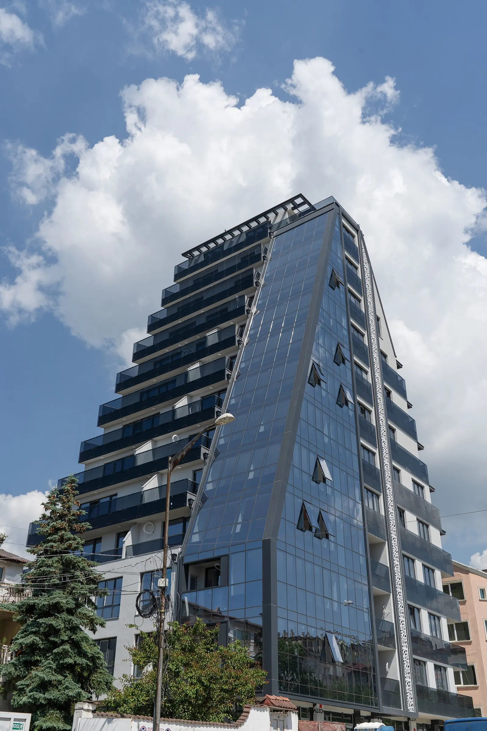 Груб строеж