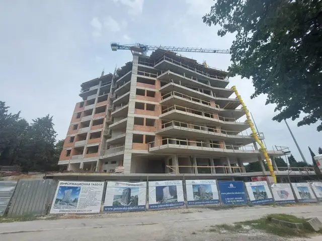 „Знамената“, бул. „Васил Левски“ 76 — снимка 35